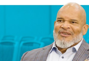 VIN24-0145_Chicago-Shoot_Testimonial-Video-Thumbnail_Nelson-L_600x336_v1